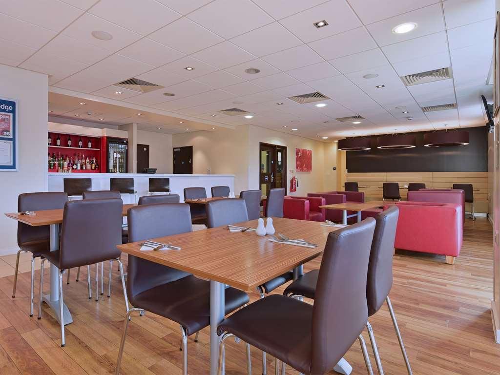 Travelodge High Wycombe Central Restaurace fotografie