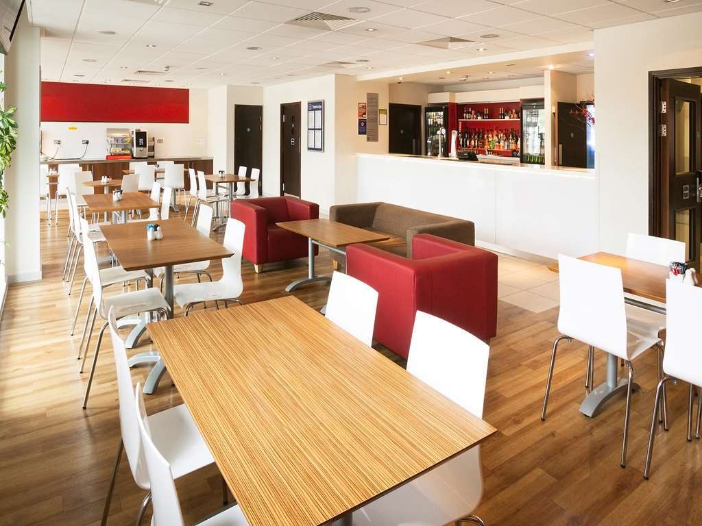Travelodge High Wycombe Central Restaurace fotografie